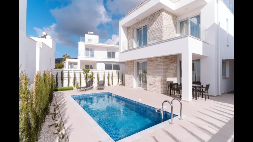 Modern villa with a swimming pool in the suburbs of Paphos