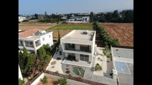 Five modern turnkey villas in a gated community