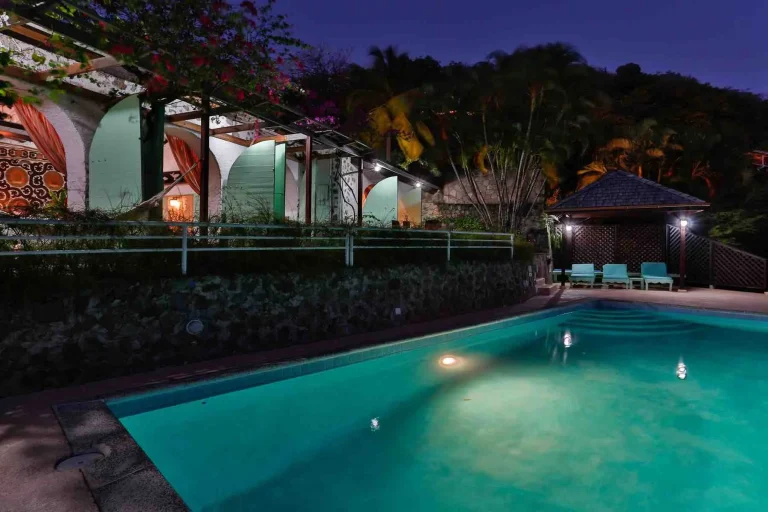 Luxury villa with picturesque ocean view