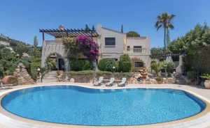 Stylish and fashionable villas with mountain and seaview