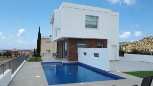Two-storey furnished villa with sea view
