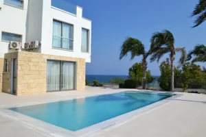 Modern villa on the first coastline