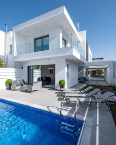 Villas with 4-6 bedrooms and pool, Larnaca