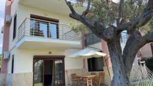 Furnished three bedrooms maisonette