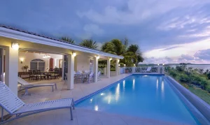 Four bedroom villa with infinity pool overlooking the bay