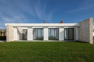 Luxurious villa in a secluded location with stunning sea views