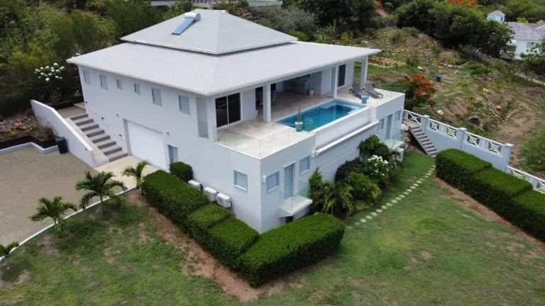 Villa with six bedrooms on the coast of the island