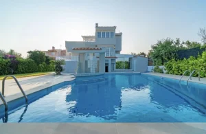 Luxury villa not far from the beach